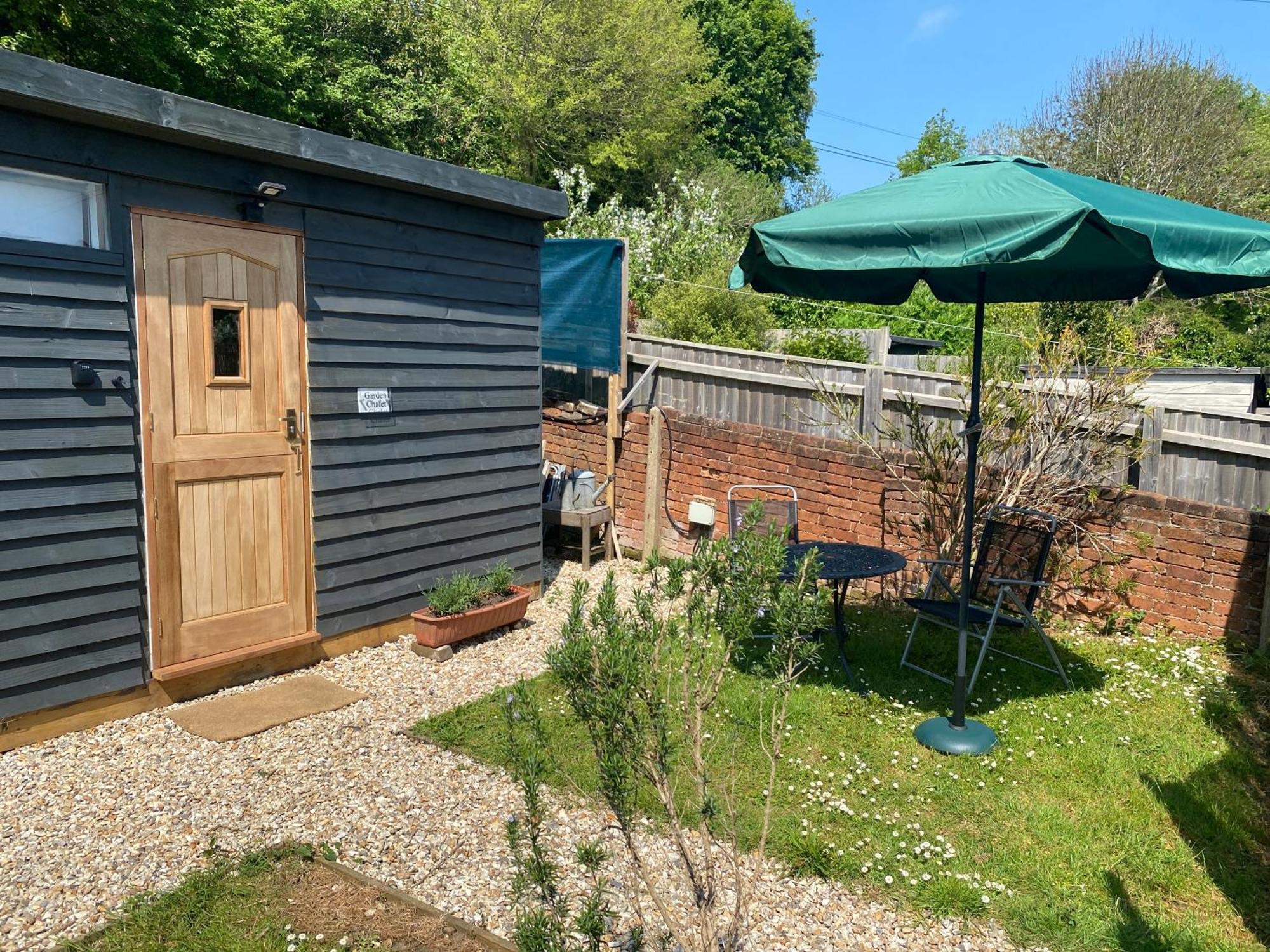 Bridport Garden Suite Exterior photo